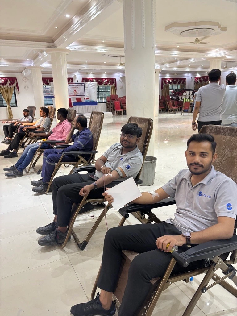 Shiv Om at Jamnagar Blood Donation Camp Group photo of Shiv Om team members after participating in a Jamnagar police blood donation camp