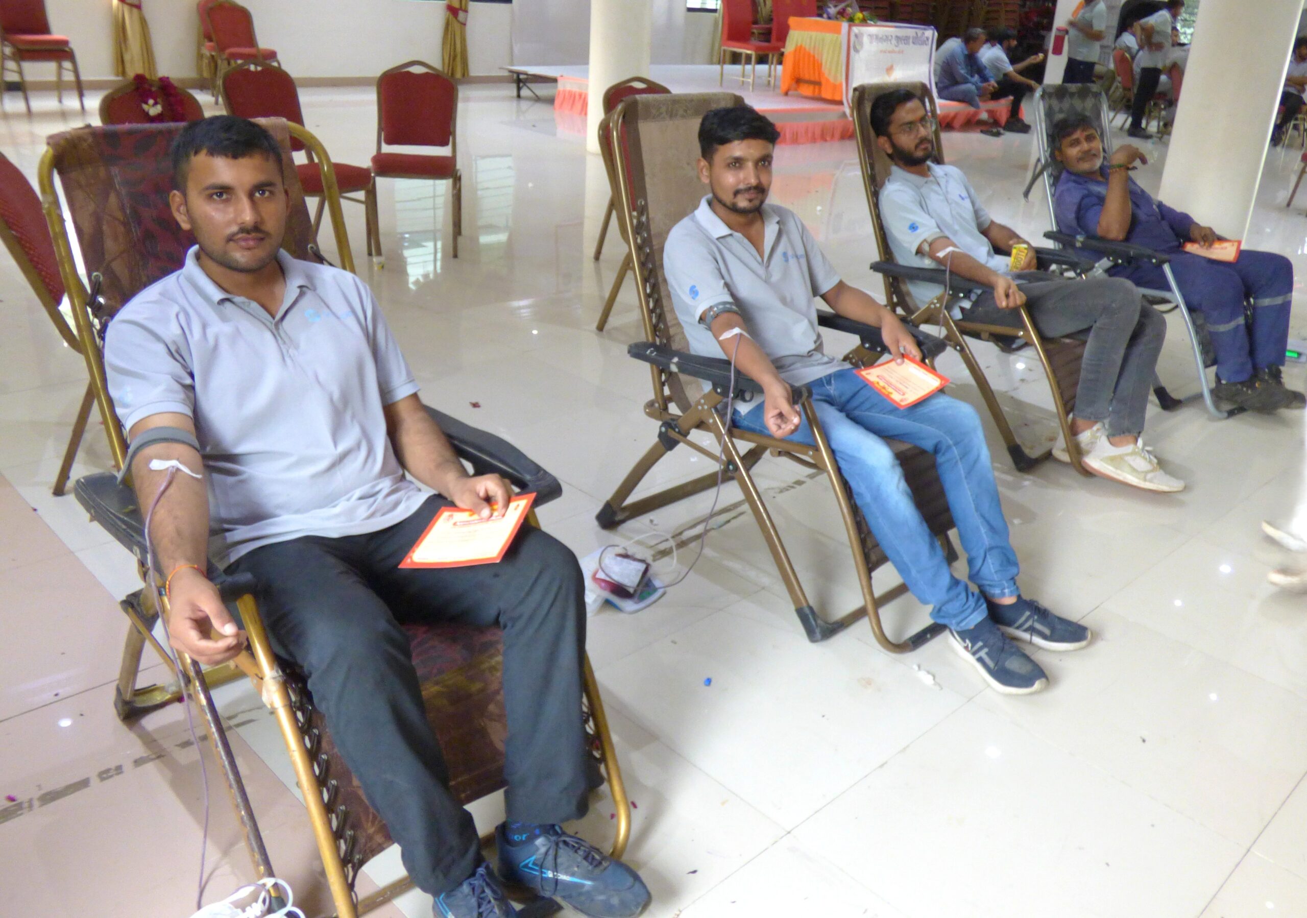 P1100886 Shiv Om Brass employees participating in a blood donation drive in Jamnagar